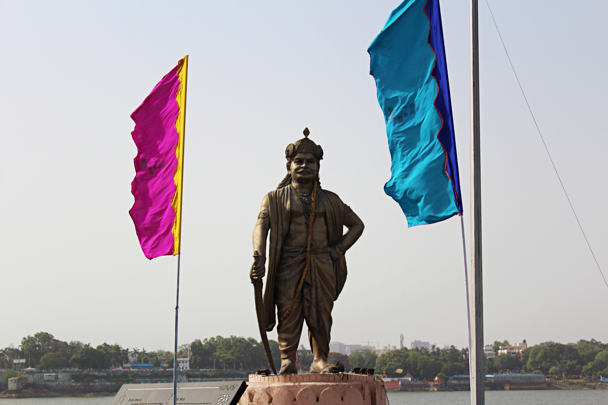 Raja Bhoj Statue: A 32 foot Tribute in Bhojtal Lake
