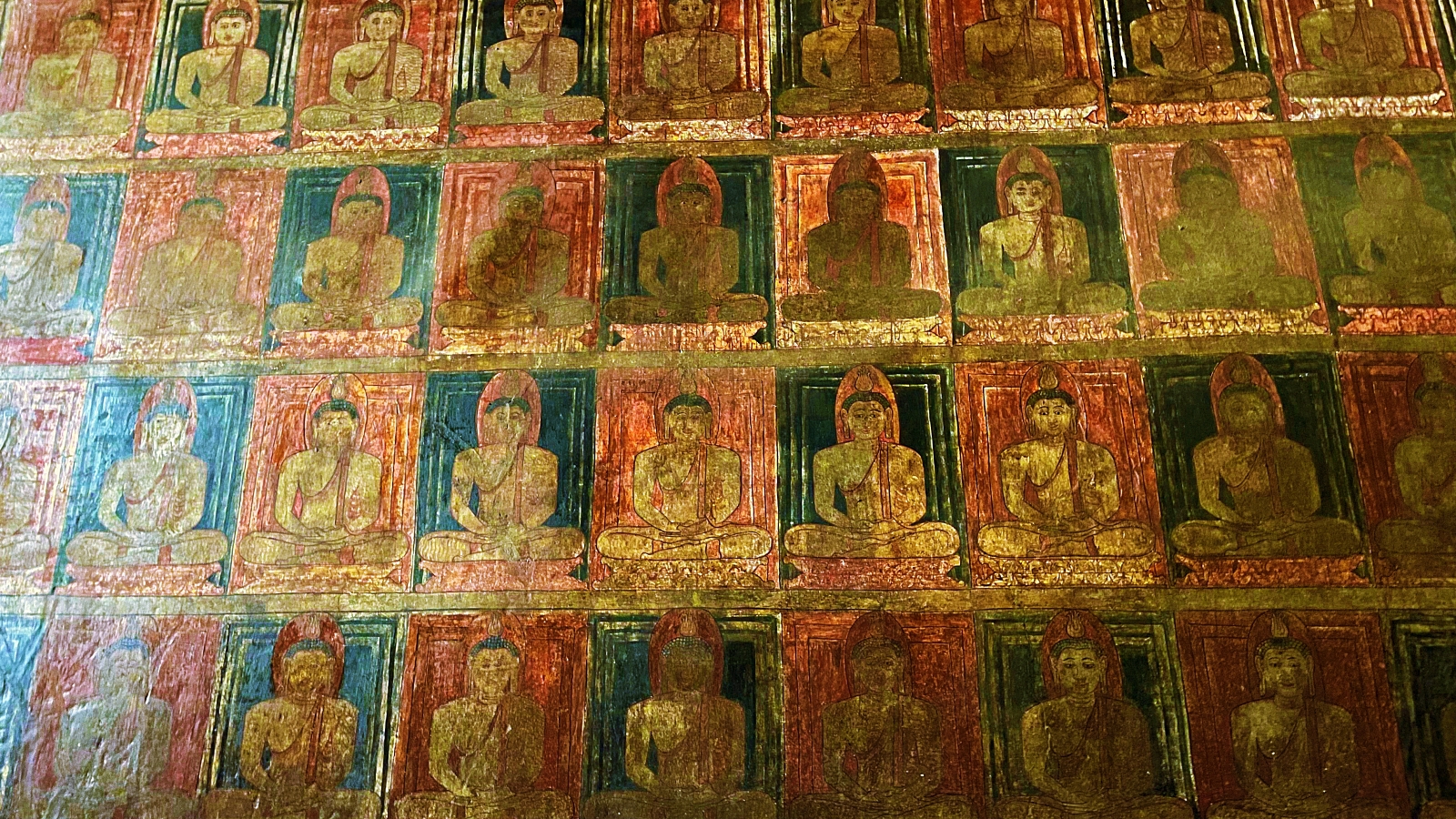 Wall paintings in Maha Vihara