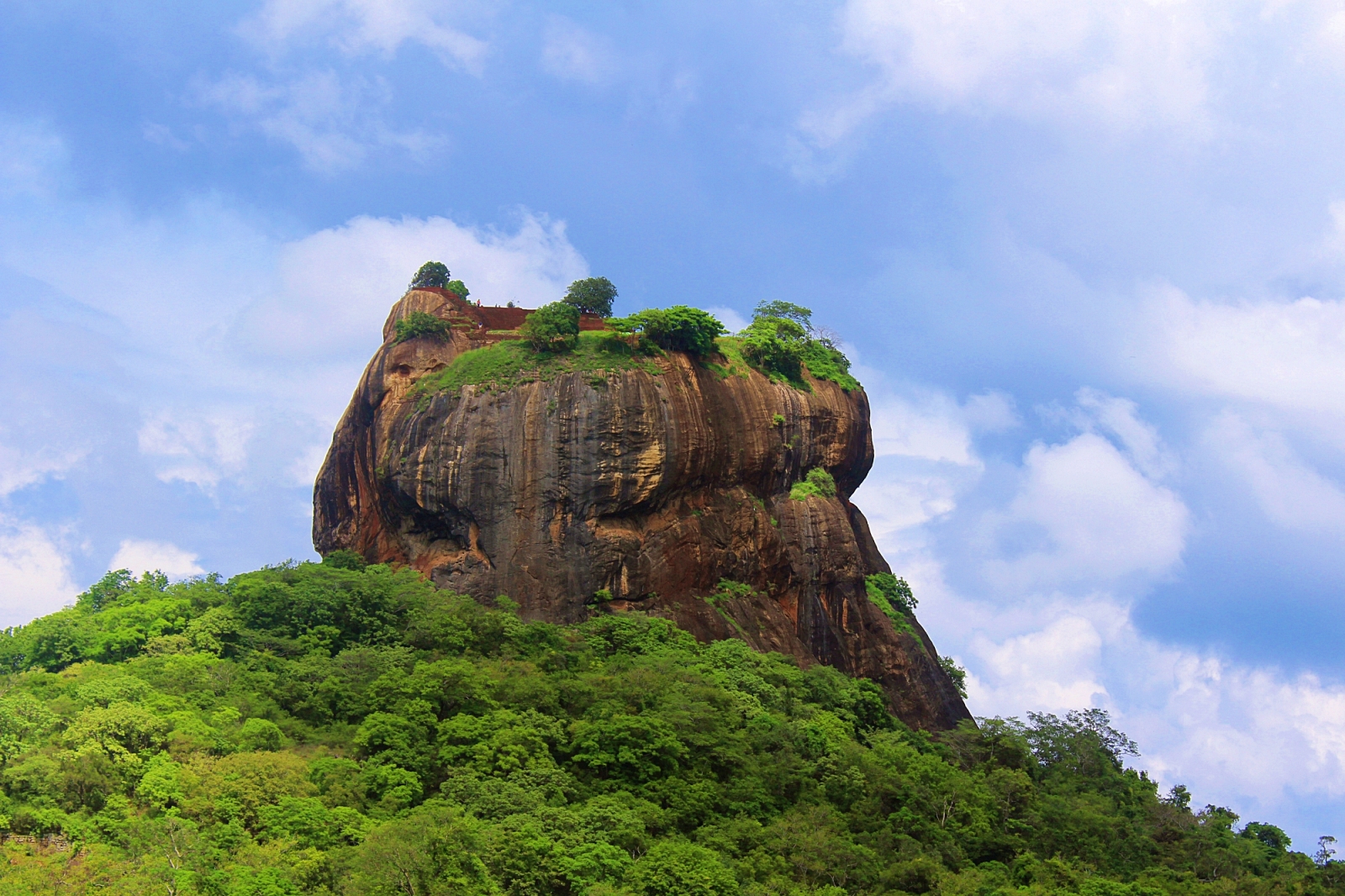 Experience The Thrill of a Lifetime at Sigiriya in Sri Lanka