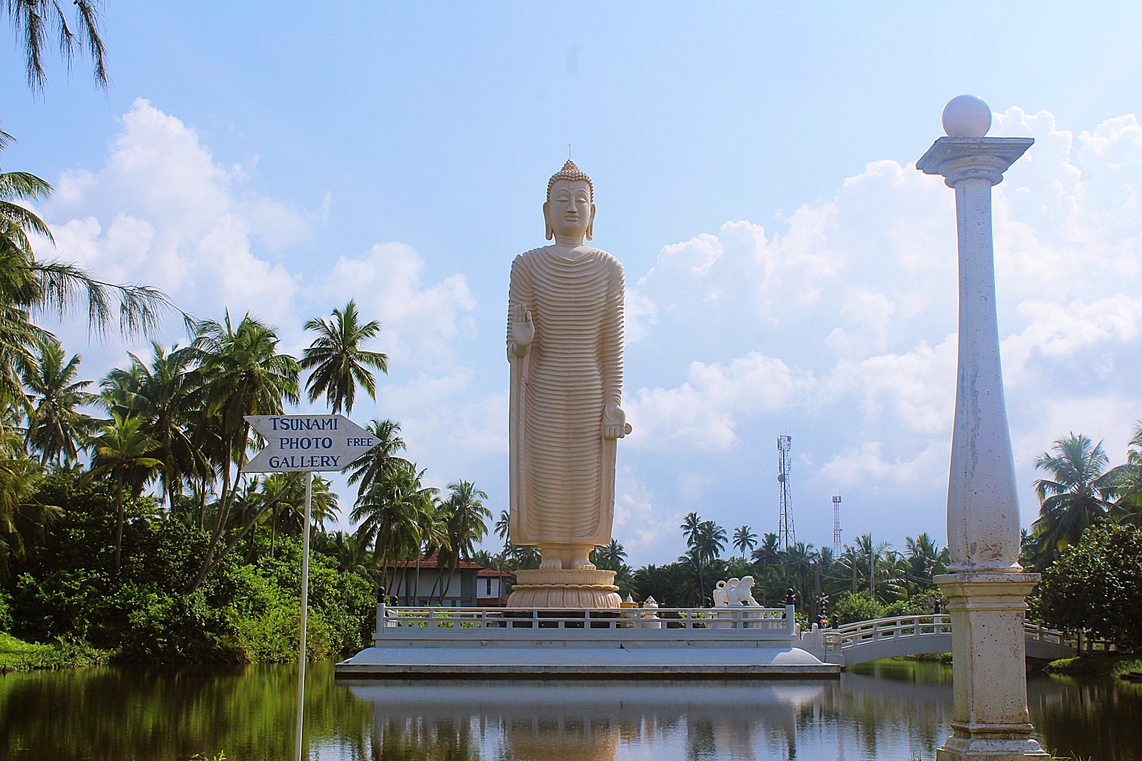 Peraliya Buddha Statue: Tsunami Memorial in Sri Lanka