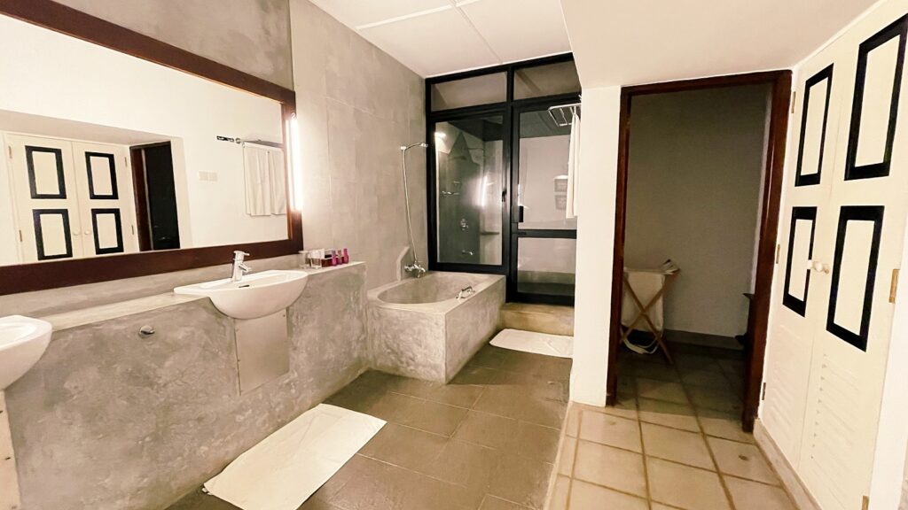 Kingfisher Lodge Suite Washroom