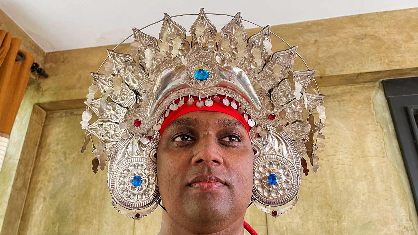 Kandyan headdresses and jewellery