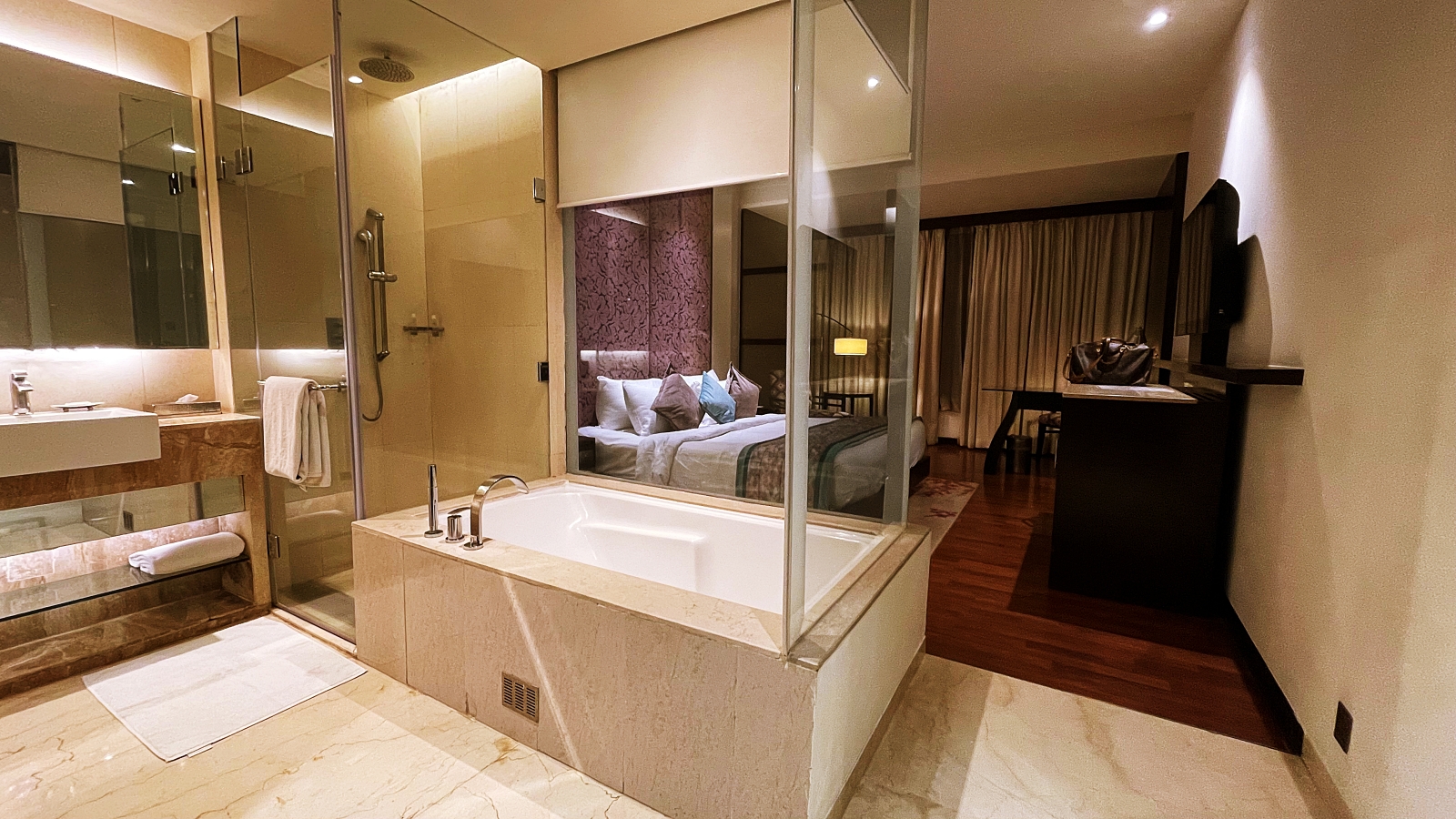 Club Room with Bathtub at Hotel Royal Orchid