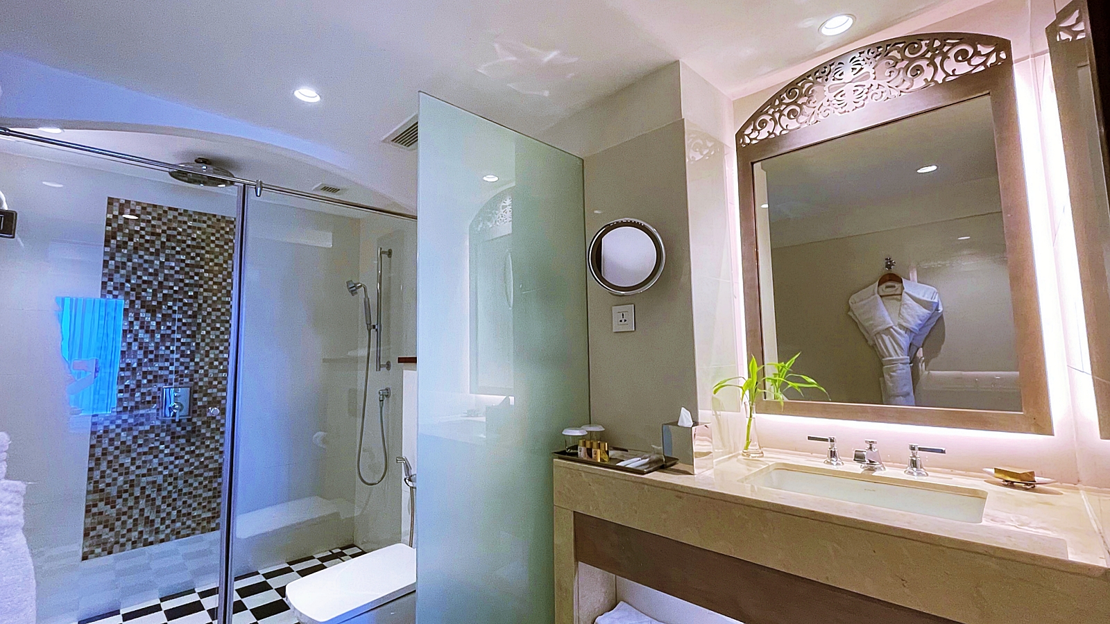 Luxury Room Washroom Taj Samudra
