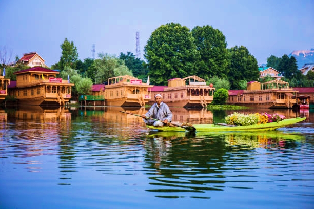 Find Luxury and Comfort at These Hotels in Kashmir