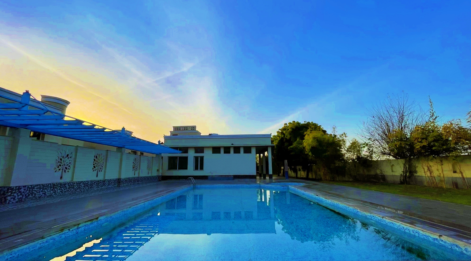 Treehouse Sunrise Resort Swimming Pool
